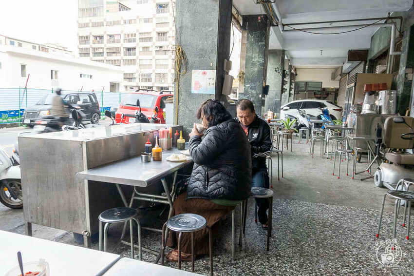 台中市東區天津苟不理湯包｜台中這間沒招牌早餐店好厲害！無名湯包會噴汁～