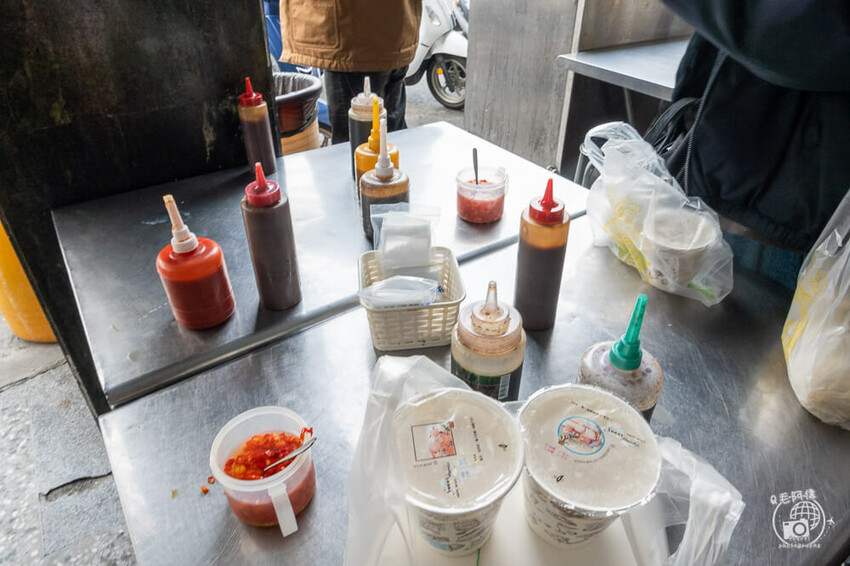 台中市東區天津苟不理湯包｜台中這間沒招牌早餐店好厲害！無名湯包會噴汁～