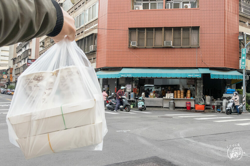 台中市東區天津苟不理湯包｜台中這間沒招牌早餐店好厲害！無名湯包會噴汁～