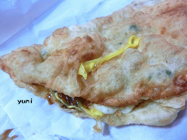 三代蔥油餅：【台中食記】東區巷弄隱藏美食!在地人推薦不排隊吃不到的蔥油餅@三代蔥油餅