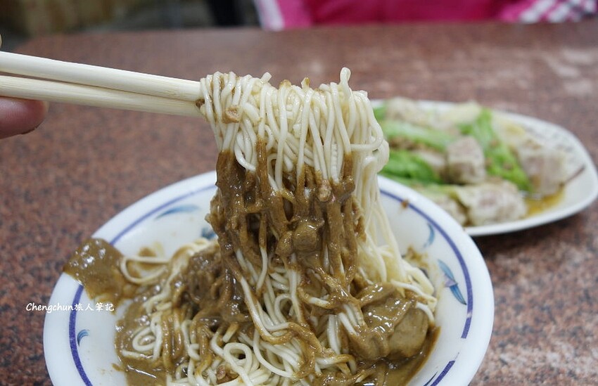 台中西區【阿隆麵攤】向上市場古早味傳統小吃美食