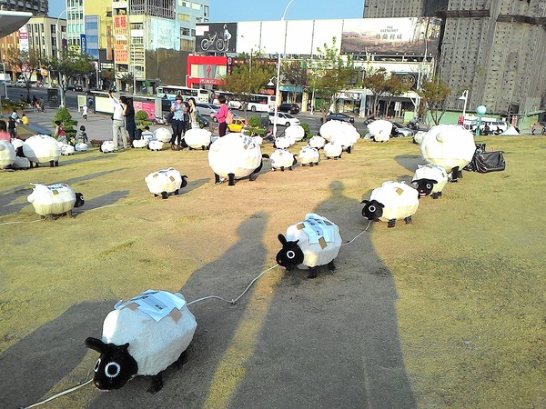 中央公園站:野放吉羊幸福久久~ 中央公園站:野放吉羊幸福久久~