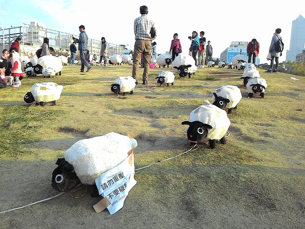 中央公園站:野放吉羊幸福久久~ 中央公園站:野放吉羊幸福久久~