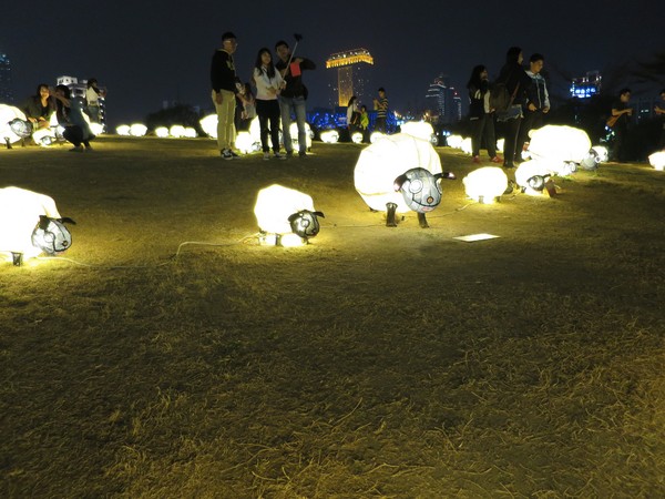 中央公園站:野放吉羊幸福久久~ 中央公園站:野放吉羊幸福久久~