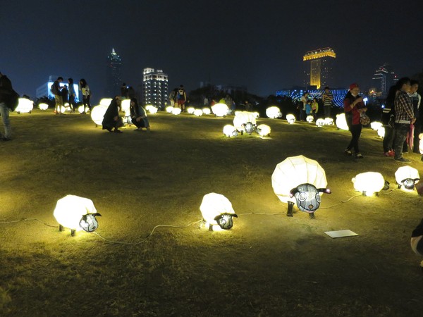 中央公園站:野放吉羊幸福久久~ 中央公園站:野放吉羊幸福久久~