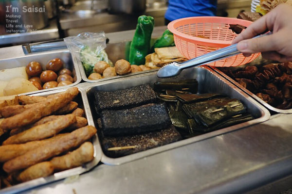 台中一中美食 蛤礪超多、牛肉湯超好喝的一中街超划算麵館——莎莎呀手工麻辣拉麵館 ♪