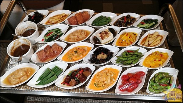 京悅港式飲茶(中友店):京悅港式飲茶|台版米其林推薦餐廳 上百道道地港點還有點心推車 老台中人最愛這一味