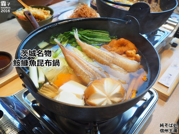 京悅港式飲茶(中友店)： 京悅港式飲茶，裝潢黑白時尚，還有點心車來回席次間送餐~