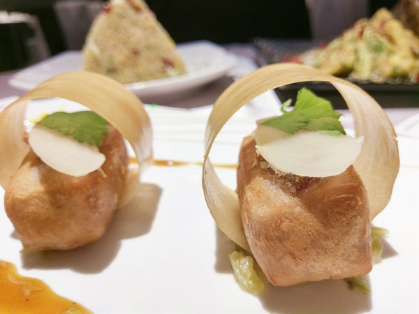 京悅港式飲茶(中友店):京悅港式飲茶-中友百貨港式料理 餐點選擇多 保留道地港點推車 樸實美味的餐點勝過盤飾優美的藝術菜