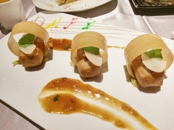 京悅港式飲茶(中友店):京悅港式飲茶-中友百貨港式料理 餐點選擇多 保留道地港點推車 樸實美味的餐點勝過盤飾優美的藝術菜