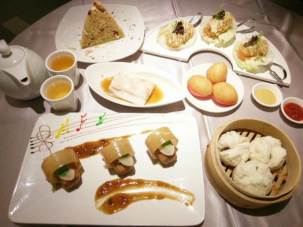 京悅港式飲茶(中友店):京悅港式飲茶-中友百貨港式料理 餐點選擇多 保留道地港點推車 樸實美味的餐點勝過盤飾優美的藝術菜