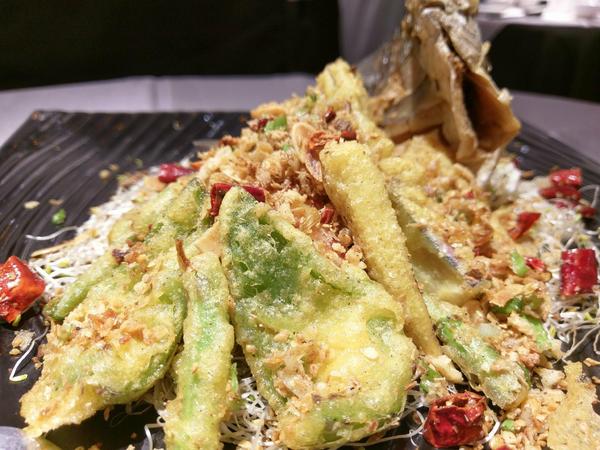 京悅港式飲茶(中友店):京悅港式飲茶-中友百貨港式料理 餐點選擇多 保留道地港點推車 樸實美味的餐點勝過盤飾優美的藝術菜