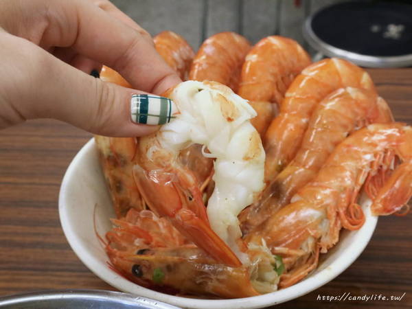 清水排骨麵:台中美食│豐原清水排骨麵-東興店〃隱藏版天使紅蝦排骨酥麵超浮誇!準備好痛風了嗎~