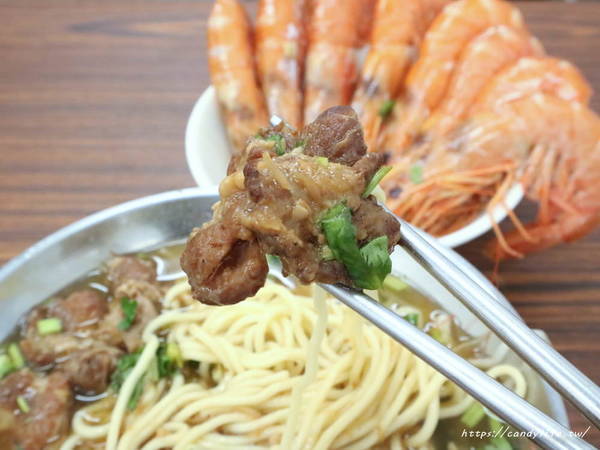 清水排骨麵:台中美食│豐原清水排骨麵-東興店〃隱藏版天使紅蝦排骨酥麵超浮誇!準備好痛風了嗎~