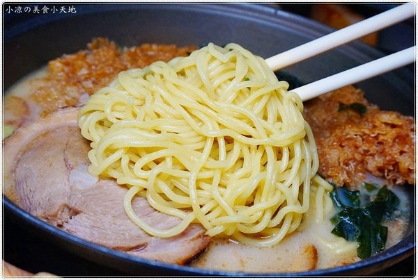 大阪拓海家:台中北區』大阪拓海家║一中商圈日式拉麵、丼飯平價CP值高,蛋酥拉麵你吃過嗎? (附飲料)