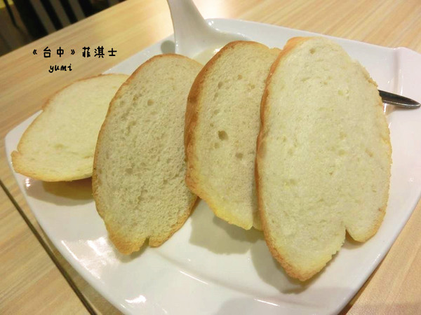 LOPHIL'S菲淇士義式廚房：【台中食記】一中商圈學生最愛♥平價義大利麵@LOPHIL'S菲淇士義式廚房