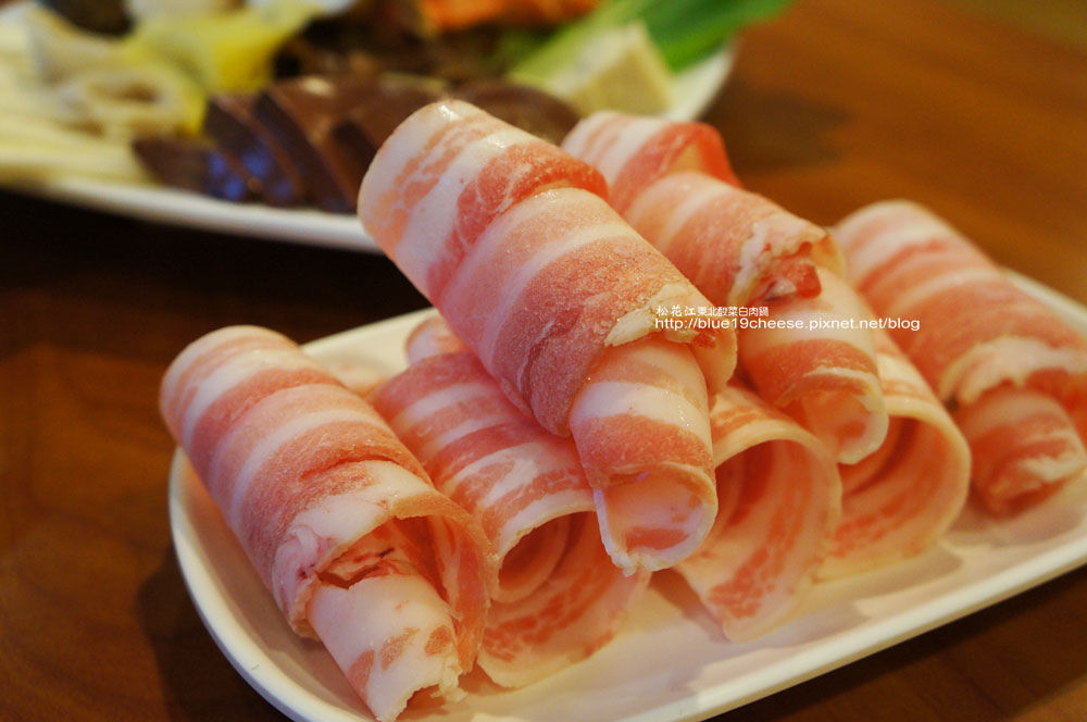 台中松花江東北酸菜白肉鍋 天冷了 就想吃鍋類 Walkerland窩客島 我傳媒walkermedia