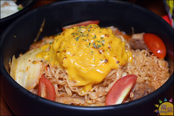 就醬子烤吧(健行店):台中北區人氣宵夜。就醬子烤吧。平價串燒店異國風脆麵創意料理養生鍋物新登場太驚喜