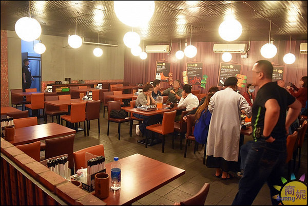 就醬子烤吧(健行店):台中北區人氣宵夜。就醬子烤吧。平價串燒店異國風脆麵創意料理養生鍋物新登場太驚喜