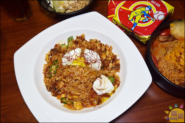 就醬子烤吧(健行店):台中北區人氣宵夜。就醬子烤吧。平價串燒店異國風脆麵創意料理養生鍋物新登場太驚喜