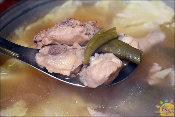 就醬子烤吧(健行店):台中北區人氣宵夜。就醬子烤吧。平價串燒店異國風脆麵創意料理養生鍋物新登場太驚喜