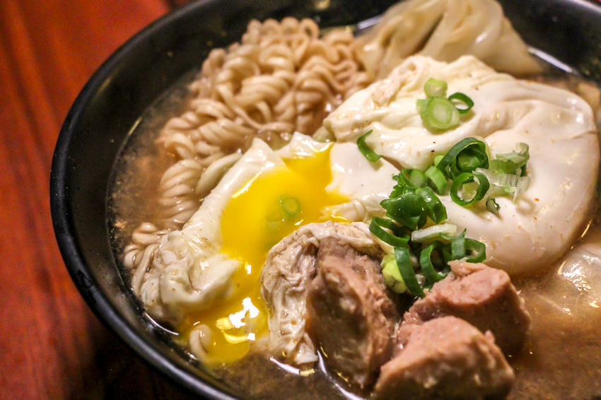 台中北區,就醬子烤吧!脆麵mix異國風,碰出新穎創意料理。 - 微笑Joe幸運