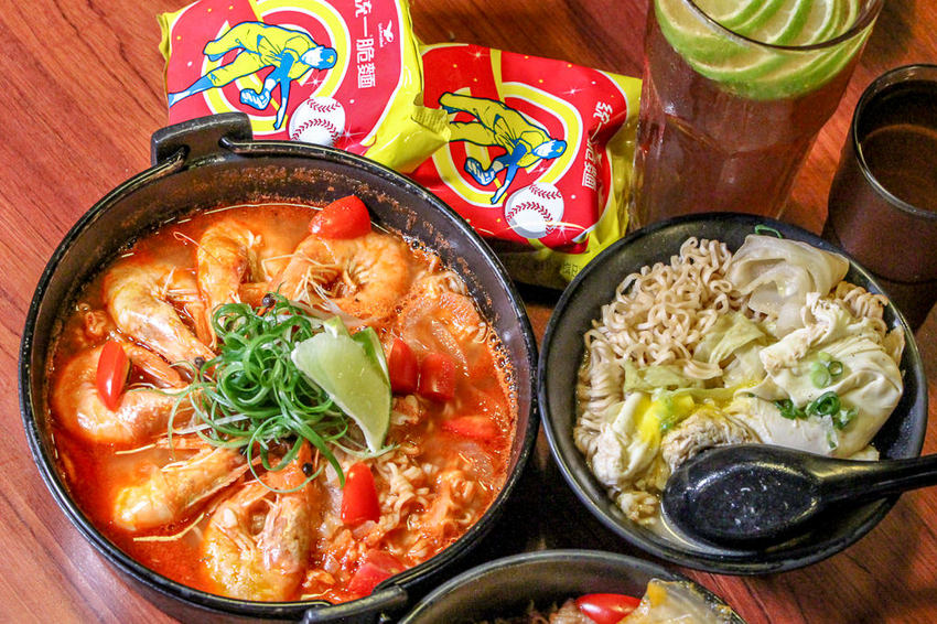 台中北區,就醬子烤吧!脆麵mix異國風,碰出新穎創意料理。 - 微笑Joe幸運