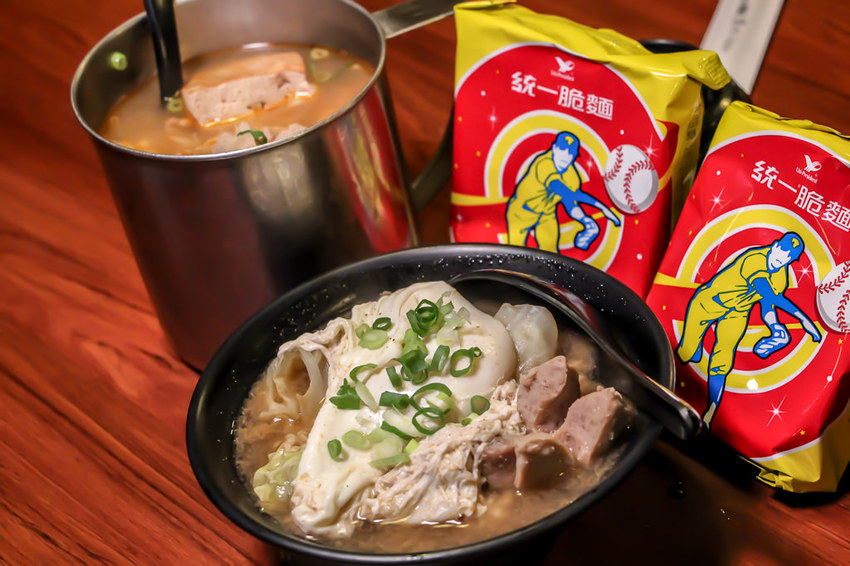 台中北區,就醬子烤吧!脆麵mix異國風,碰出新穎創意料理。 - 微笑Joe幸運