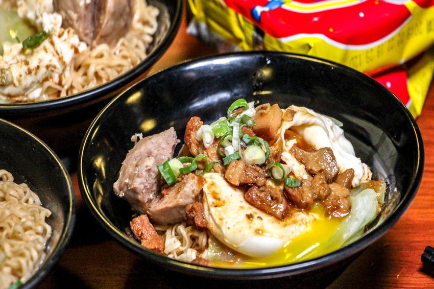 台中北區,就醬子烤吧!脆麵mix異國風,碰出新穎創意料理。 - 微笑Joe幸運