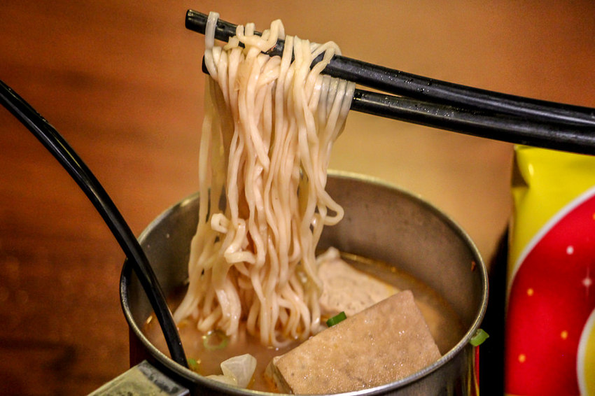 台中北區,就醬子烤吧!脆麵mix異國風,碰出新穎創意料理。 - 微笑Joe幸運