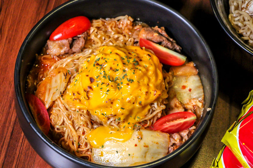 台中北區,就醬子烤吧!脆麵mix異國風,碰出新穎創意料理。 - 微笑Joe幸運