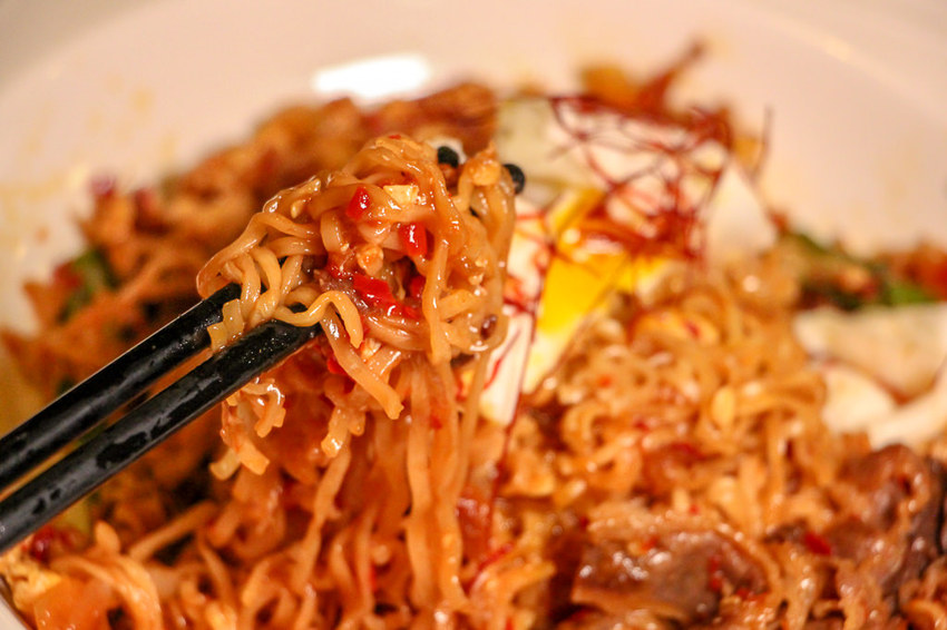 台中北區,就醬子烤吧!脆麵mix異國風,碰出新穎創意料理。 - 微笑Joe幸運