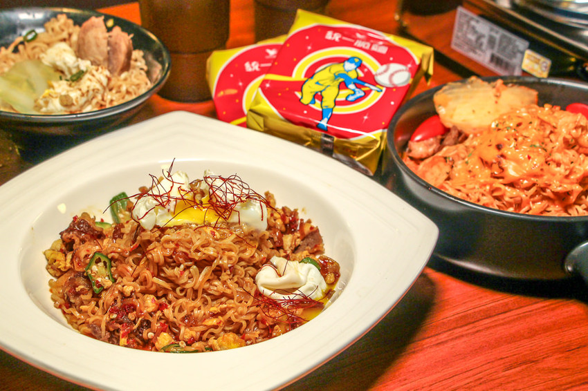 台中北區,就醬子烤吧!脆麵mix異國風,碰出新穎創意料理。 - 微笑Joe幸運