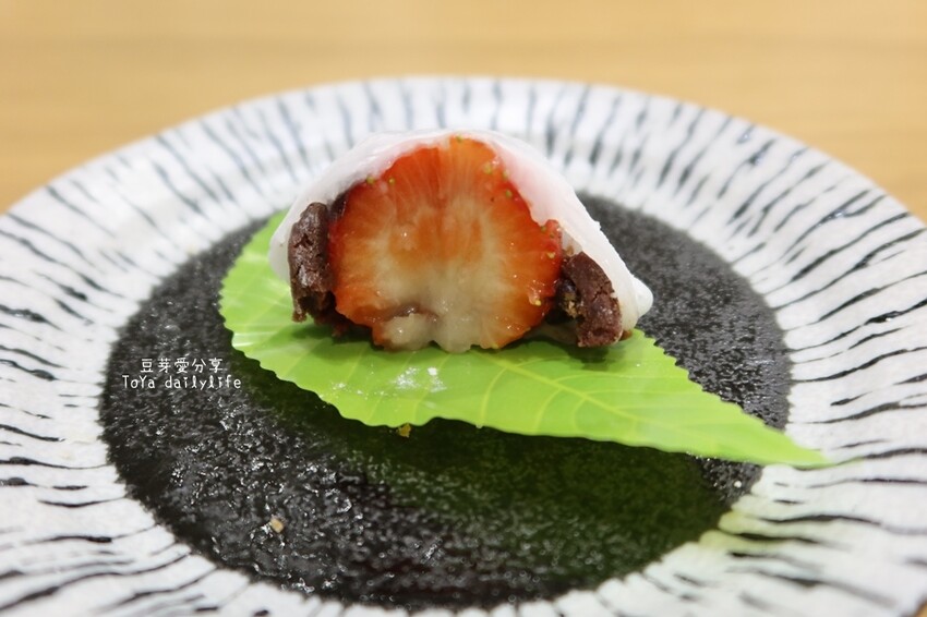 橫濱洋果子本舖｜草莓季才有的草莓大福！好吃不膩口的甜點專賣店 🌱豆芽愛吃在台中