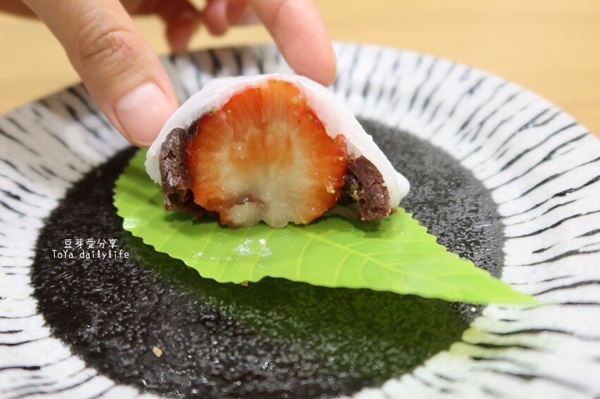 橫濱洋果子本舖｜草莓季才有的草莓大福！好吃不膩口的甜點專賣店 🌱豆芽愛吃在台中