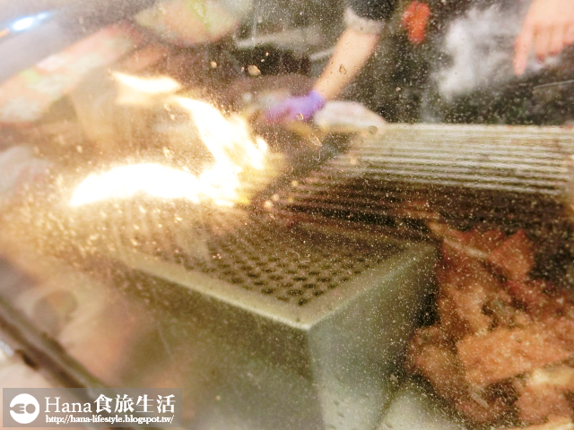 【台中北區】一中8兩碳烤雞排 | 一中街夜市美食 鮮嫩多汁雞排 獨特醬汁搭配酥炸外皮 香氣足而夠味