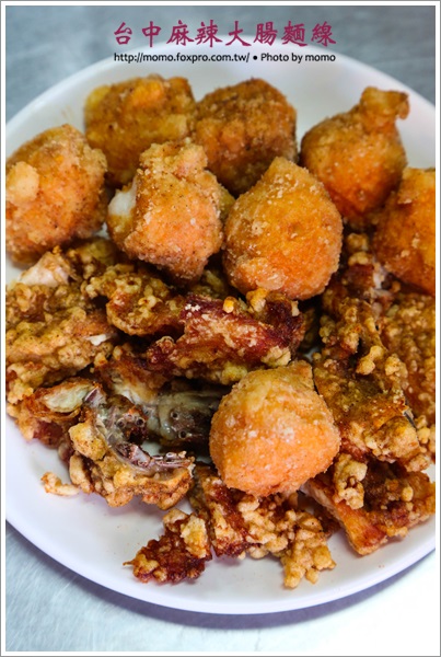 【2014.10.09【食記：台中】麻辣大腸麵線~還有香雞排和花枝丸哦！】