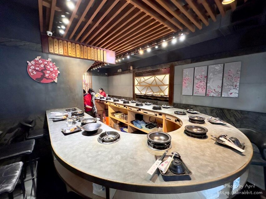 台中火鍋推薦「櫻鍋日式火鍋」燒酒雞鍋 麻辣鍋,麻油拌飯必點。