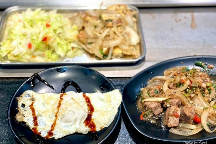 台中火鍋推薦「櫻鍋日式火鍋」燒酒雞鍋 麻辣鍋,麻油拌飯必點。