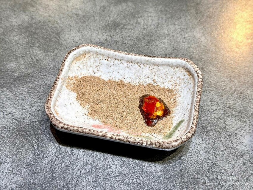 台中火鍋推薦「櫻鍋日式火鍋」燒酒雞鍋 麻辣鍋,麻油拌飯必點。