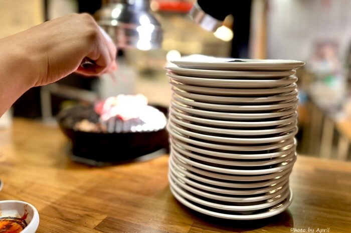 台中火鍋推薦「櫻鍋日式火鍋」燒酒雞鍋 麻辣鍋,麻油拌飯必點。