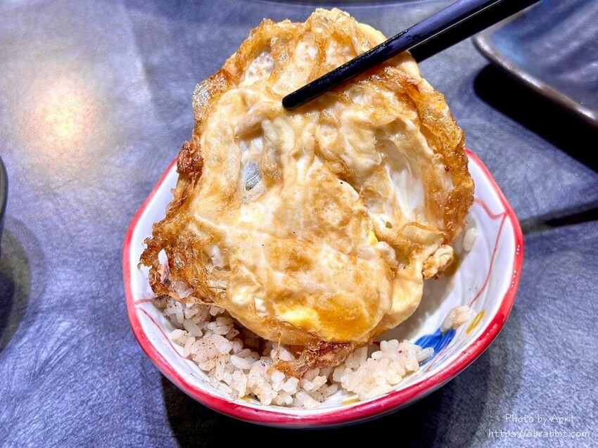 台中火鍋推薦「櫻鍋日式火鍋」燒酒雞鍋 麻辣鍋,麻油拌飯必點。