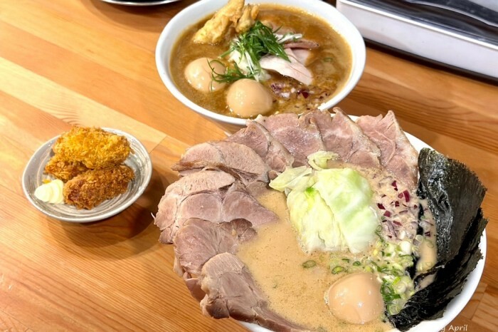 台中火鍋推薦「櫻鍋日式火鍋」燒酒雞鍋 麻辣鍋,麻油拌飯必點。