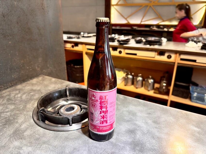 台中火鍋推薦「櫻鍋日式火鍋」燒酒雞鍋 麻辣鍋,麻油拌飯必點。