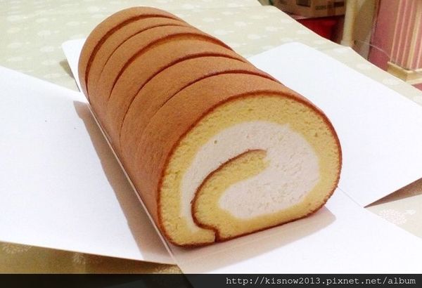 糖村 SUGAR & SPICE:團購長條捲蛋糕,牛軋糖伴手禮,彌月蛋糕的首選-糖村SUGAR&SPICE哈尼捲-經典蜂之戀與波士頓香草乳酪捲体驗心得 糖村 SUGAR & SPICE:團購長條捲蛋糕,牛軋糖伴手禮,彌月蛋糕的首選-糖村SUGAR&SPICE哈尼捲-經典蜂之戀與波士頓香草乳酪捲体驗心得