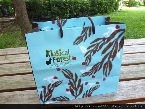 糖村 SUGAR & SPICE:團購長條捲蛋糕,牛軋糖伴手禮,彌月蛋糕的首選-糖村SUGAR&SPICE哈尼捲-經典蜂之戀與波士頓香草乳酪捲体驗心得 糖村 SUGAR & SPICE:團購長條捲蛋糕,牛軋糖伴手禮,彌月蛋糕的首選-糖村SUGAR&SPICE哈尼捲-經典蜂之戀與波士頓香草乳酪捲体驗心得