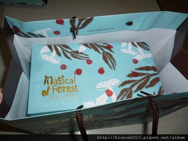 糖村 SUGAR & SPICE:團購長條捲蛋糕,牛軋糖伴手禮,彌月蛋糕的首選-糖村SUGAR&SPICE哈尼捲-經典蜂之戀與波士頓香草乳酪捲体驗心得 糖村 SUGAR & SPICE:團購長條捲蛋糕,牛軋糖伴手禮,彌月蛋糕的首選-糖村SUGAR&SPICE哈尼捲-經典蜂之戀與波士頓香草乳酪捲体驗心得