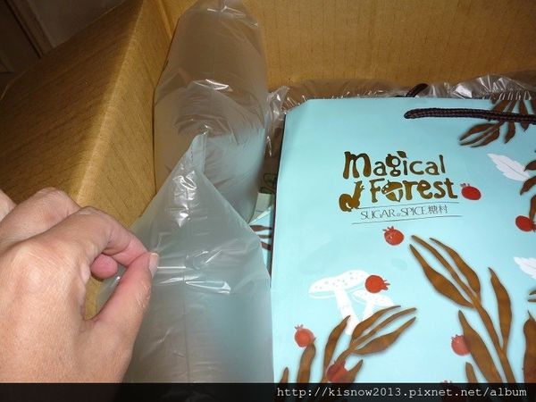 糖村 SUGAR & SPICE:團購長條捲蛋糕,牛軋糖伴手禮,彌月蛋糕的首選-糖村SUGAR&SPICE哈尼捲-經典蜂之戀與波士頓香草乳酪捲体驗心得 糖村 SUGAR & SPICE:團購長條捲蛋糕,牛軋糖伴手禮,彌月蛋糕的首選-糖村SUGAR&SPICE哈尼捲-經典蜂之戀與波士頓香草乳酪捲体驗心得