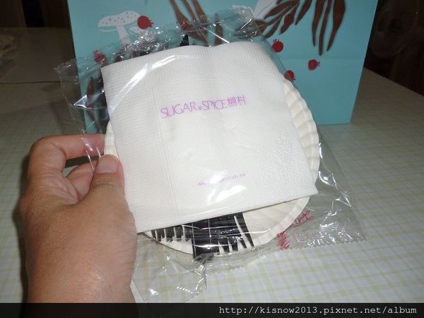 糖村 SUGAR & SPICE:團購長條捲蛋糕,牛軋糖伴手禮,彌月蛋糕的首選-糖村SUGAR&SPICE哈尼捲-經典蜂之戀與波士頓香草乳酪捲体驗心得 糖村 SUGAR & SPICE:團購長條捲蛋糕,牛軋糖伴手禮,彌月蛋糕的首選-糖村SUGAR&SPICE哈尼捲-經典蜂之戀與波士頓香草乳酪捲体驗心得