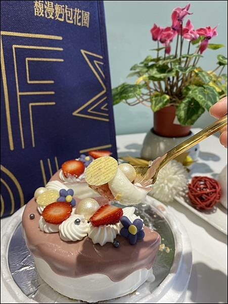 2023年母親節活動開跑囉~~【馥漫麪包花園FM Station】大女孩小女人提早訂蛋糕有好多早鳥優惠等著你~~趕緊手